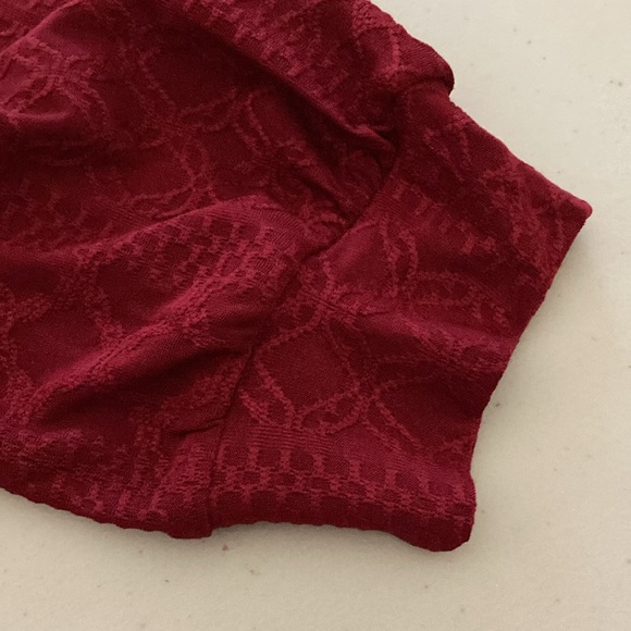 Vanfany Burgundy V Neck, Long Sleeve Top. Size M - Picture 6 of 11